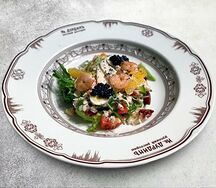 Салат с камчатским крабом и креветками