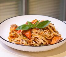 Фрутти ди маре в томатном соусе