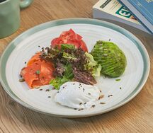 Фирменный завтрак с форелью