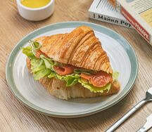 Круассан с форелью