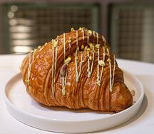 Круассан с фисташкой