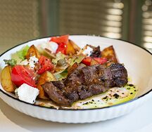 Теплый салат с говядиной