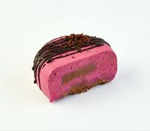 Пирожное Чёрная смородина и шоколад