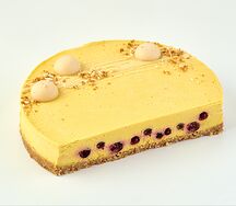 Торт Манго и чёрная смородина