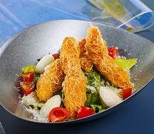 Цезарь с креветками катаифи