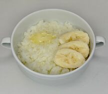 Каша рисовая с бананом на молоке