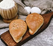 Пирожок с капустой и грибами