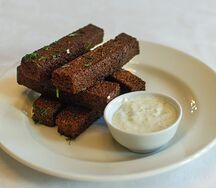 Гренки с чесночным соусом