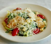 Салат Цезарь с курицей