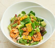 Салат с креветкой и кукурузой