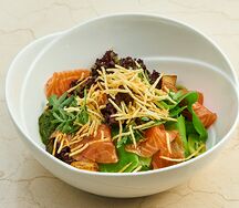 Салат с лососем