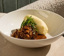 Говяжий бок с картофельным пюре