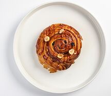 Улитка с изюмом и фундуком