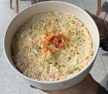 Рисовая каша на молоке с пармезаном и креветками