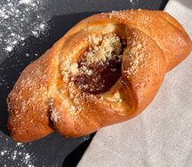 Булочка с повидлом 