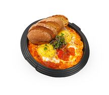 Яичница шакшука с томатами и печеным перцем