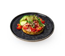 Драник из цукини с жареным беконом и копченой сметаной