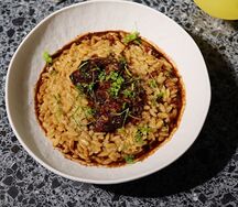 Орзо с телячьими щечками