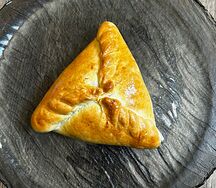 Курник из песочного теста с говядиной и картошкой