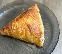 Слоеная самса с курицей и сыром