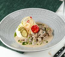 Бефстроганов с картофельным пюре