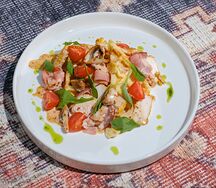 Вафли с курицей и беконом