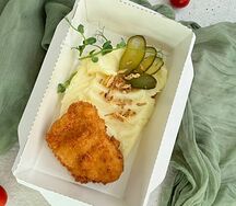 Пюре и куриный шницель