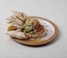Хумус с кальмарами на гриле