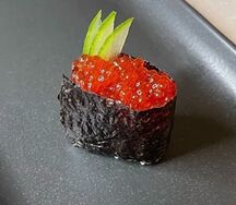 Суши с икрой нерки