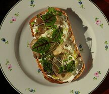Брускетта с грибами