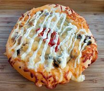 Пицца с курицей и грибами