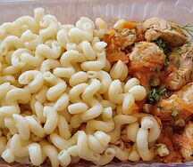 Рожки с гуляшом из курицы