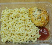Рожки с котлетой под сыром