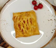Слойка с ветчиной и сыром