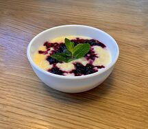 Каша пшенная со смородиной