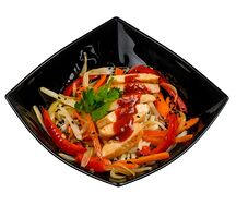 Wok с курицей в остром соусе
