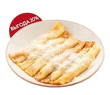 Большая порция блинов с сыром и ветчиной