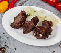 Шашлык из бараньей мякоти на кости