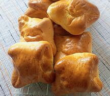 Пирожок с рисом и яйцом