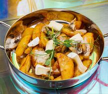 Картофельные дольки с бри и трюфельным соусом