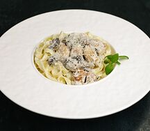 Паста с курицей и грибами