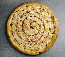 Пицца с ананасами