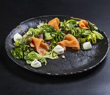 Салат с лососем и твороженным сыром