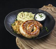 Жареная куриная колбаска с гарниром 
