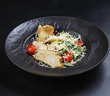 Салат Цезарь с курицей
