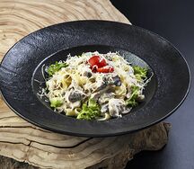 Феттуччине с курицей и грибами