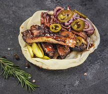 Свиные ребра BBQ на пите