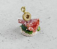 Канапе на гренке с итальянской колбасой