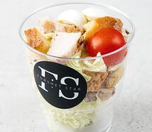 Салат Цезарь с курицей