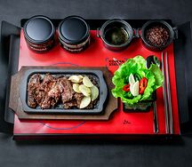 Сокоги ягнем гуи сет (소고기 양념 구이)